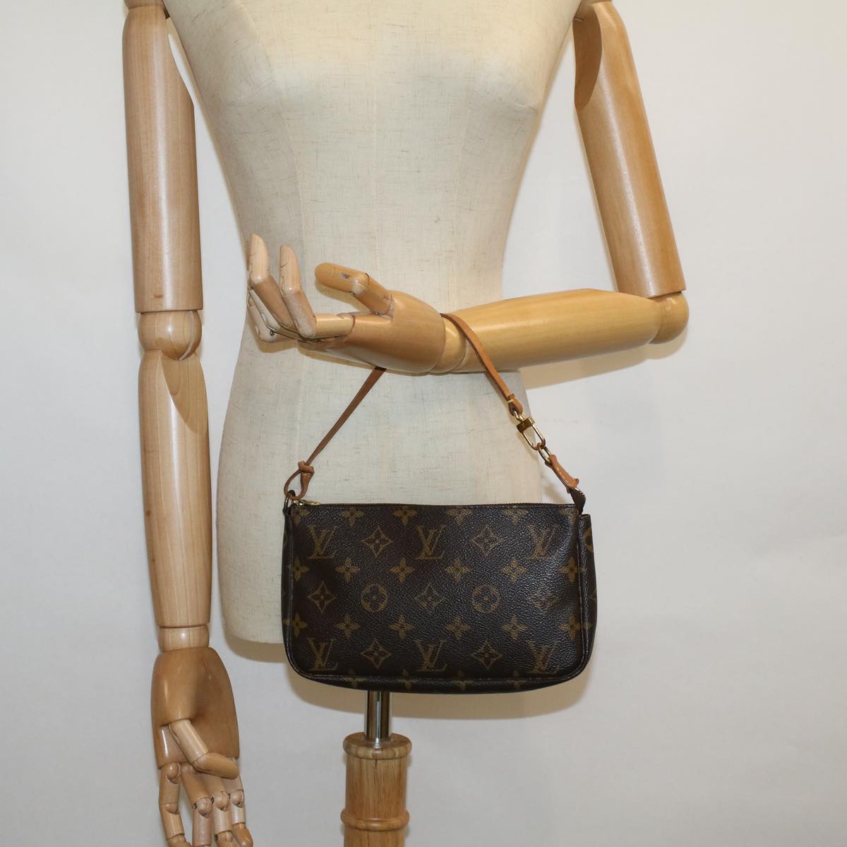 Louis Vuitton Pochette accessoires Clutch