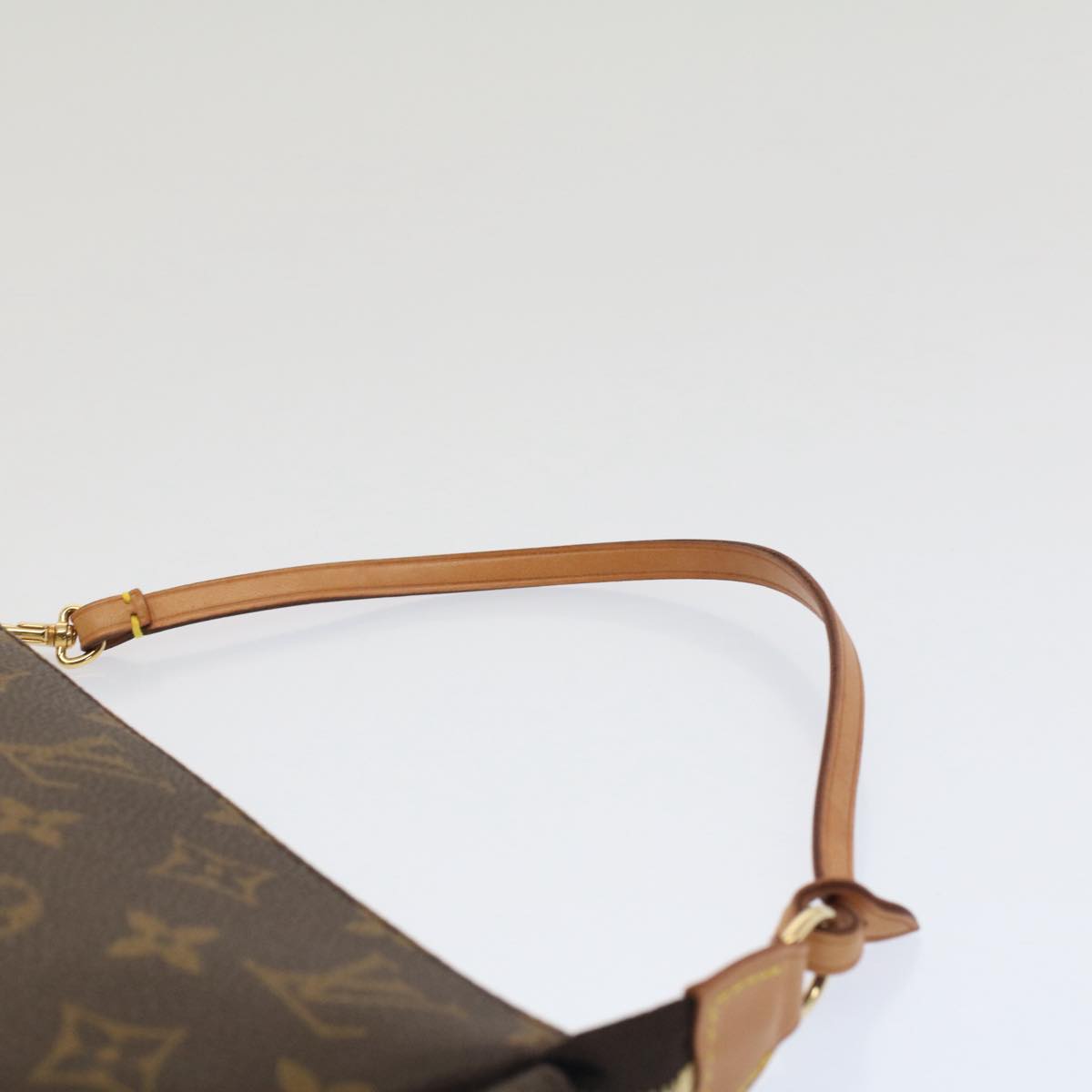 Louis Vuitton Pochette Accessoire Clutch