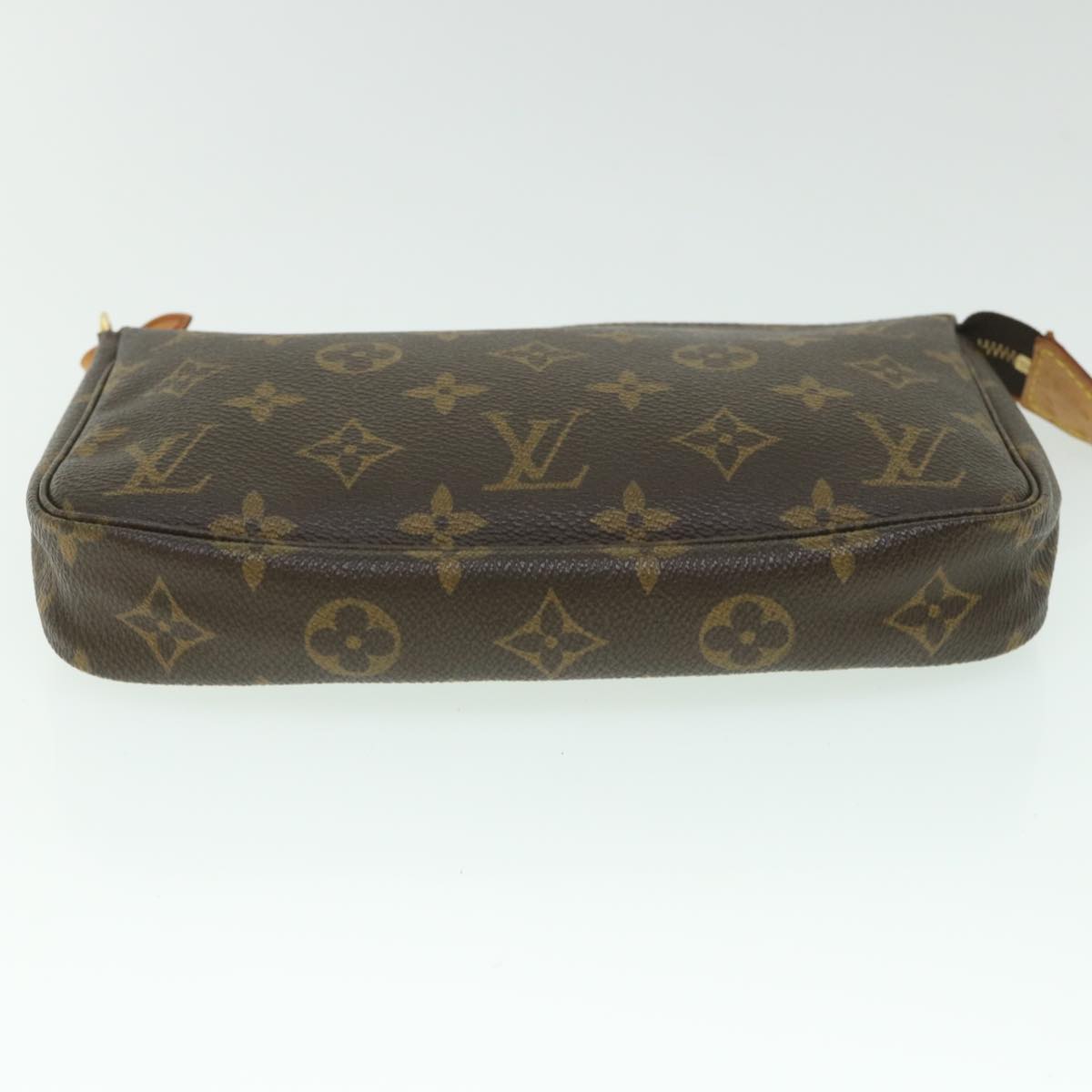 Louis Vuitton Pochette Accessoire Clutch