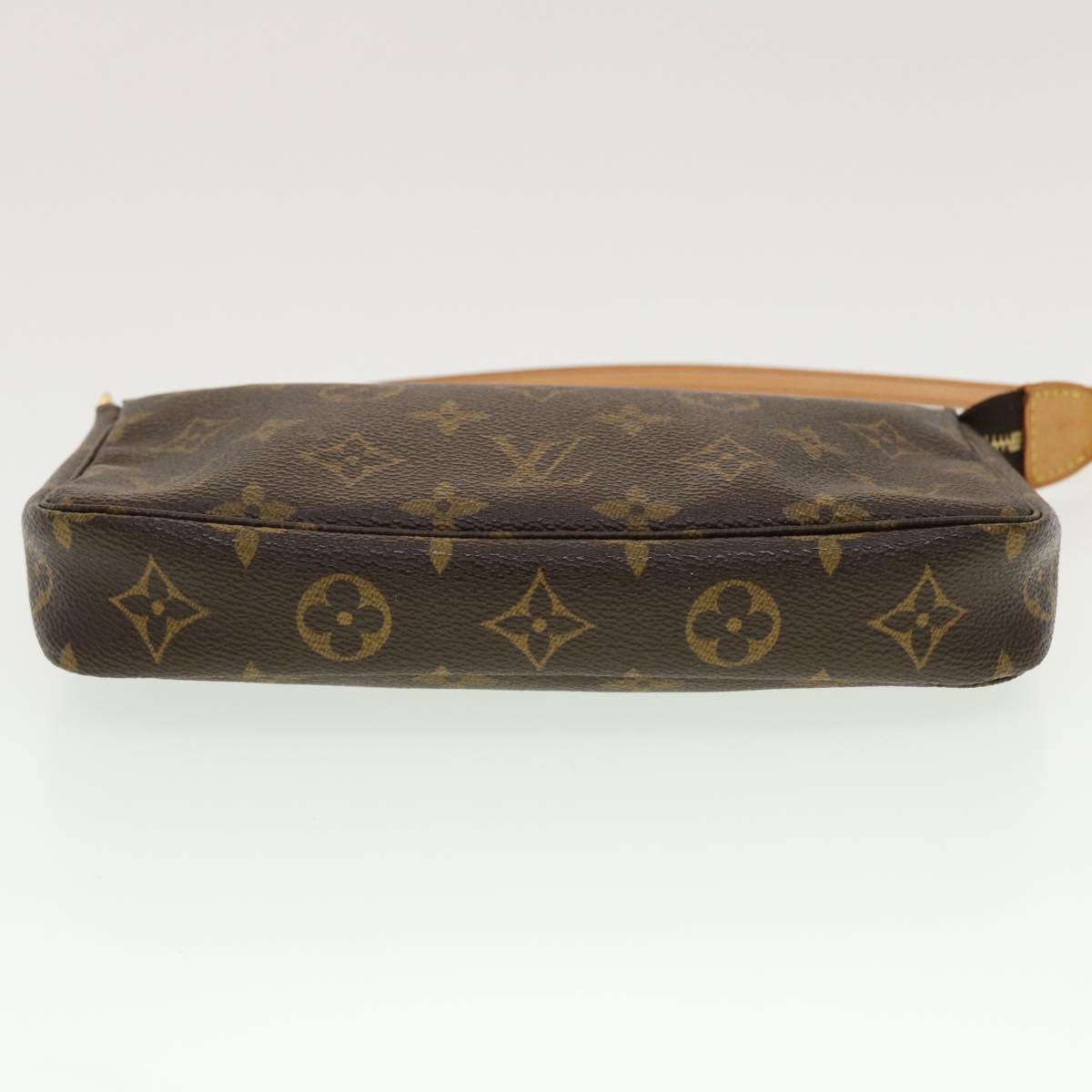 Louis Vuitton Pochette Accessoire Clutch