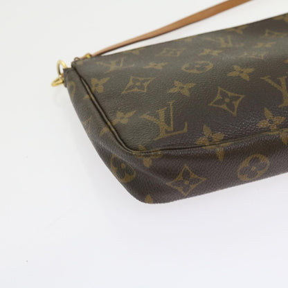 Louis Vuitton Pochette Accessoire Clutch