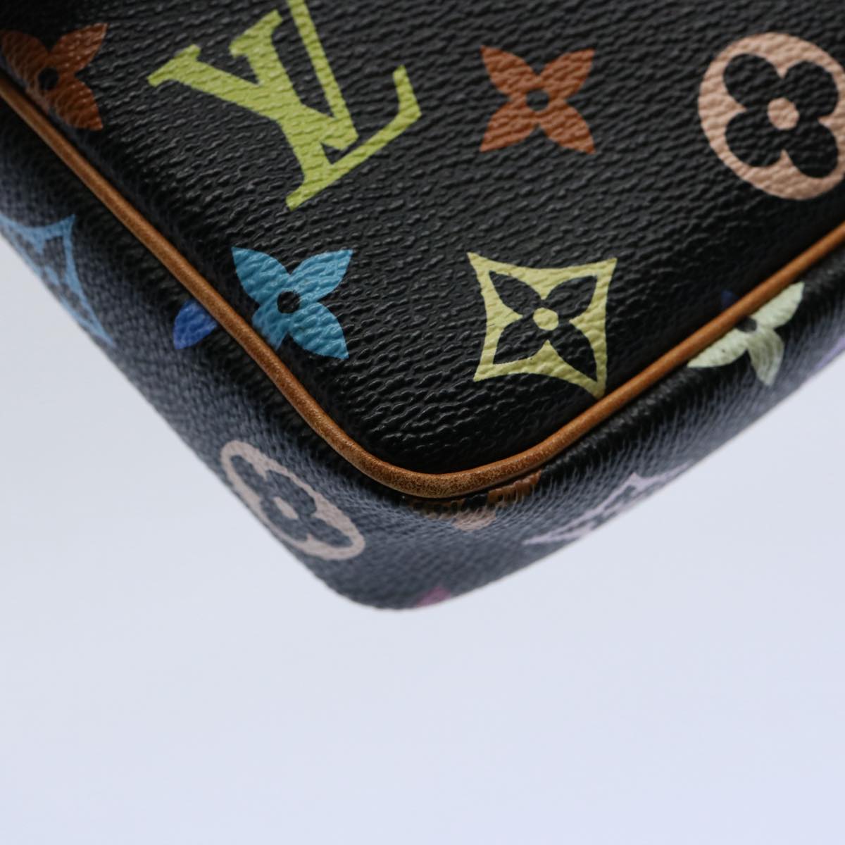 Louis Vuitton Pochette accessoires Clutch