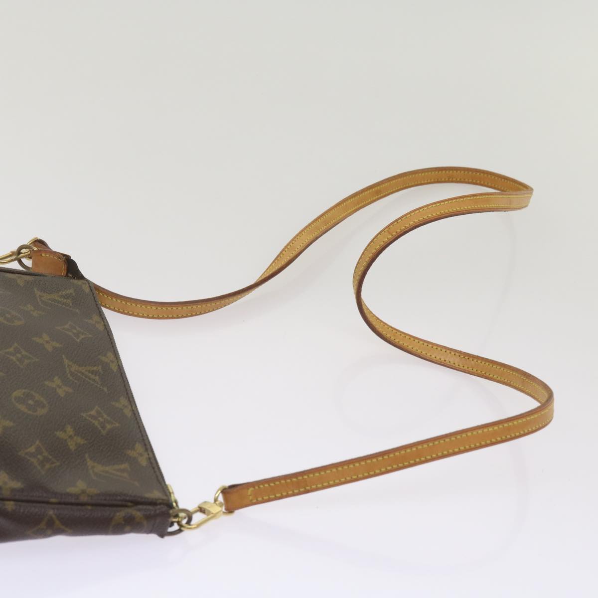 Louis Vuitton Pochette Accessoire Clutch