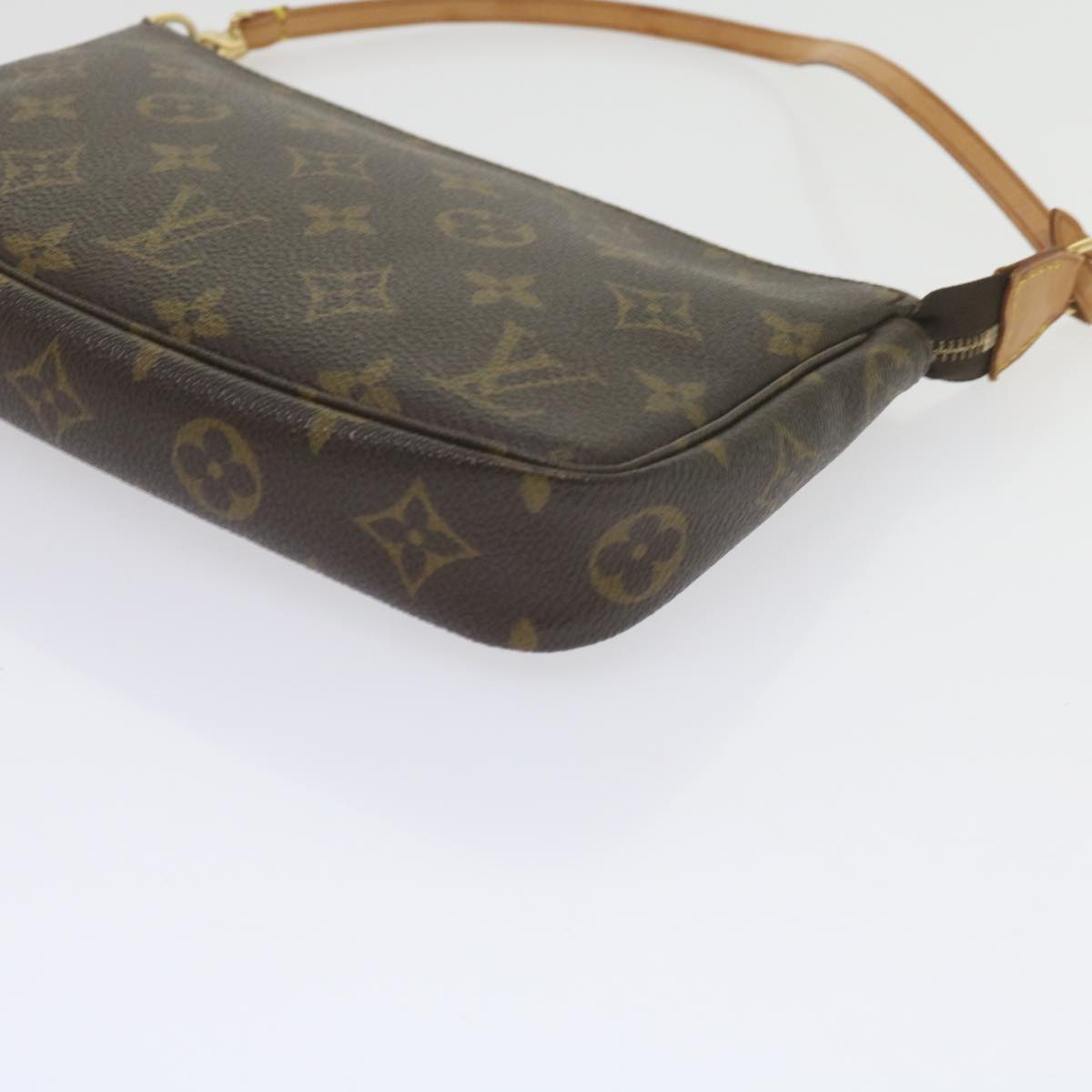 Louis Vuitton Pochette Accessoire Clutch