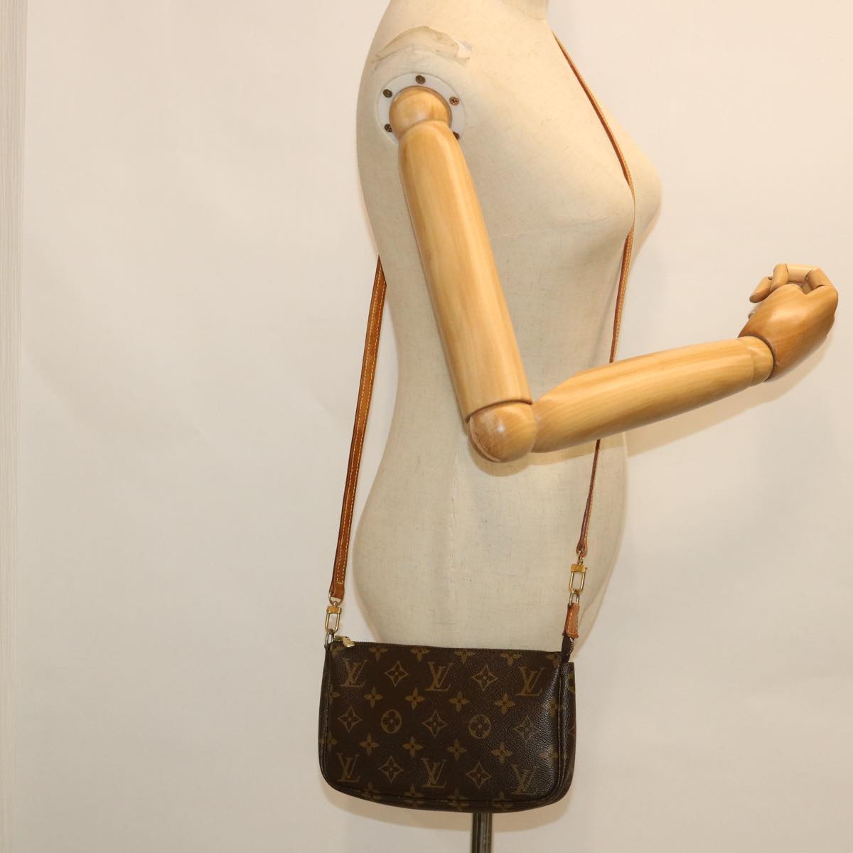 Louis Vuitton Pochette accessoires Clutch