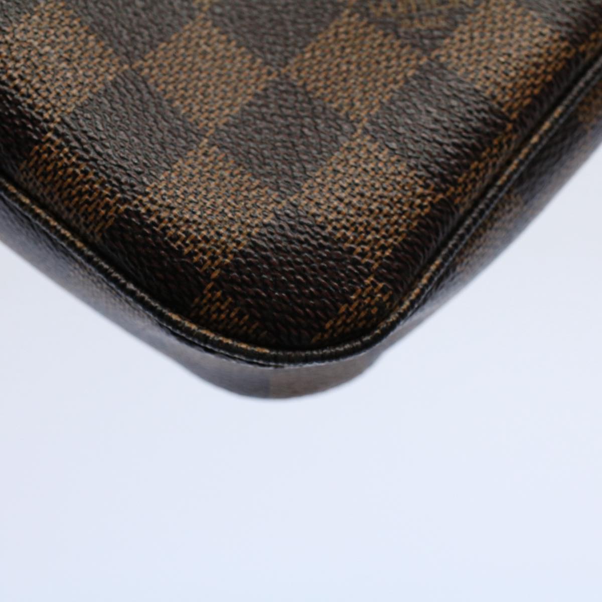 Louis Vuitton Pochette Accessoire Clutch