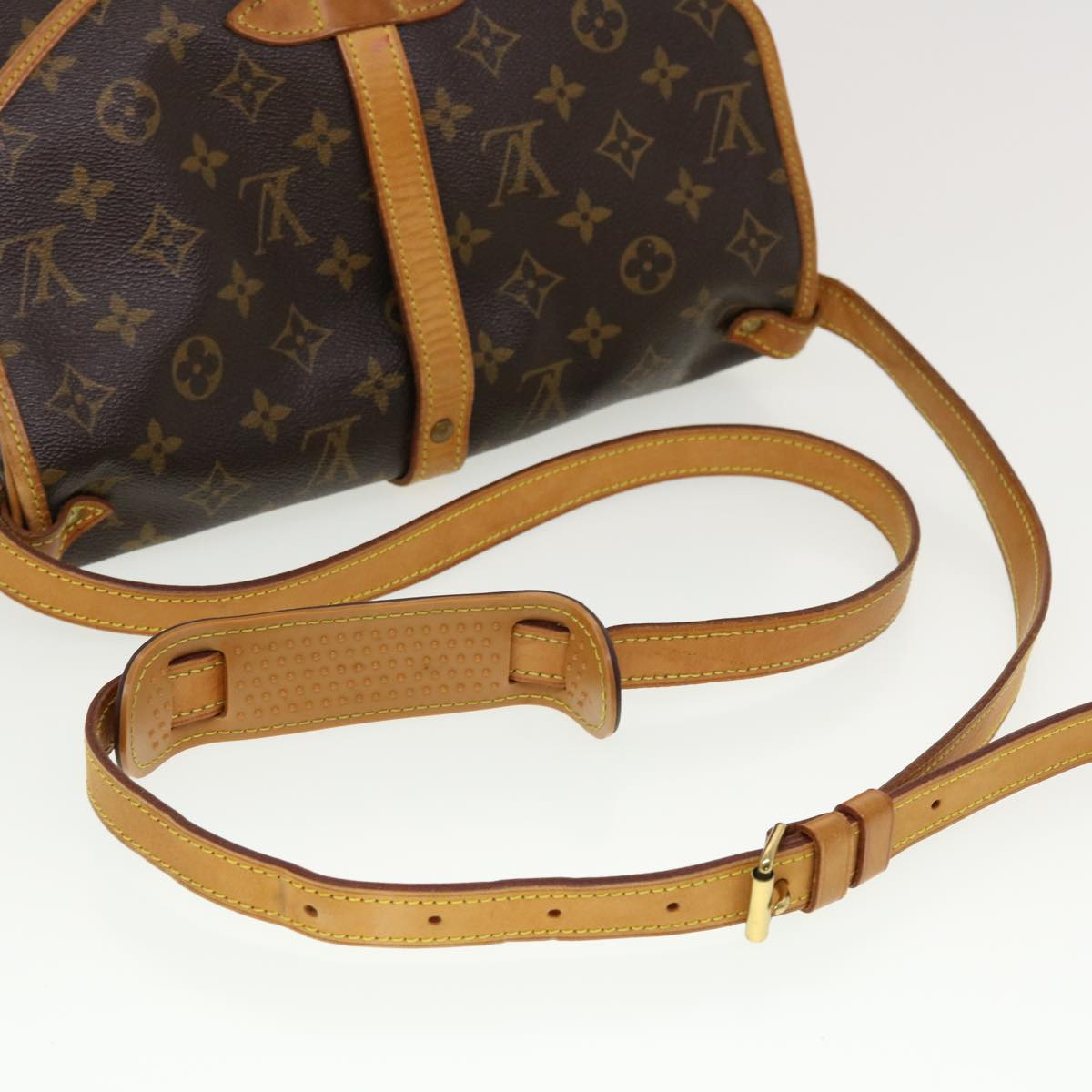 Louis Vuitton Saumur 30 shoulder