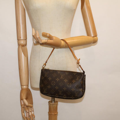 Louis Vuitton Pochette Accessoire Clutch