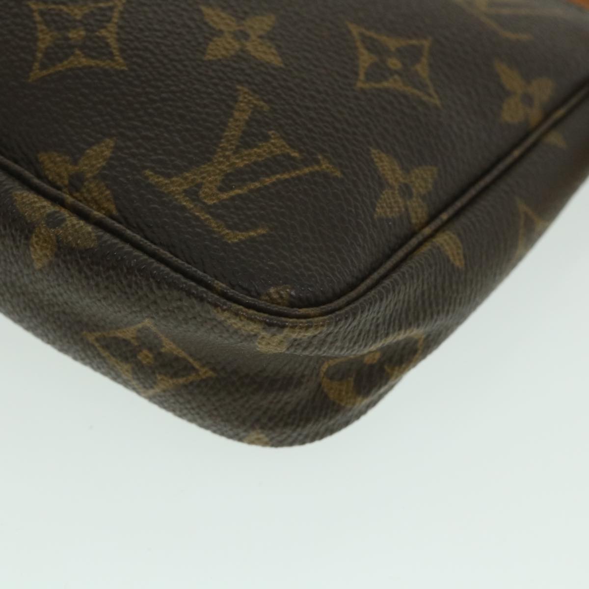 Louis Vuitton Pochette Accessoire Clutch