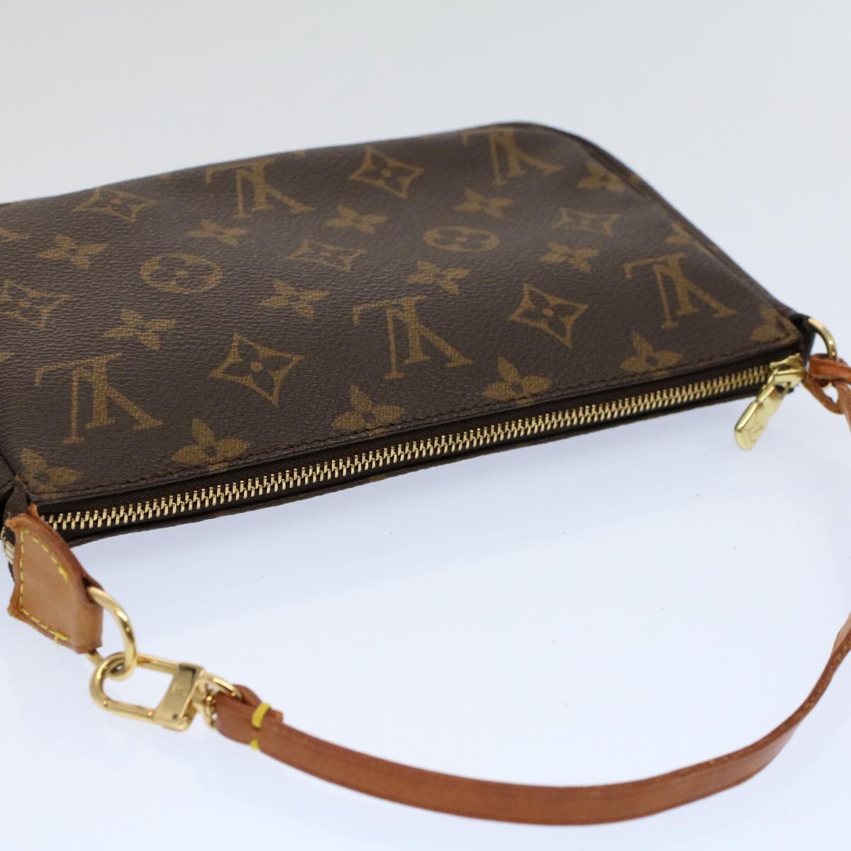 Louis Vuitton Pochette Accessoire Clutch