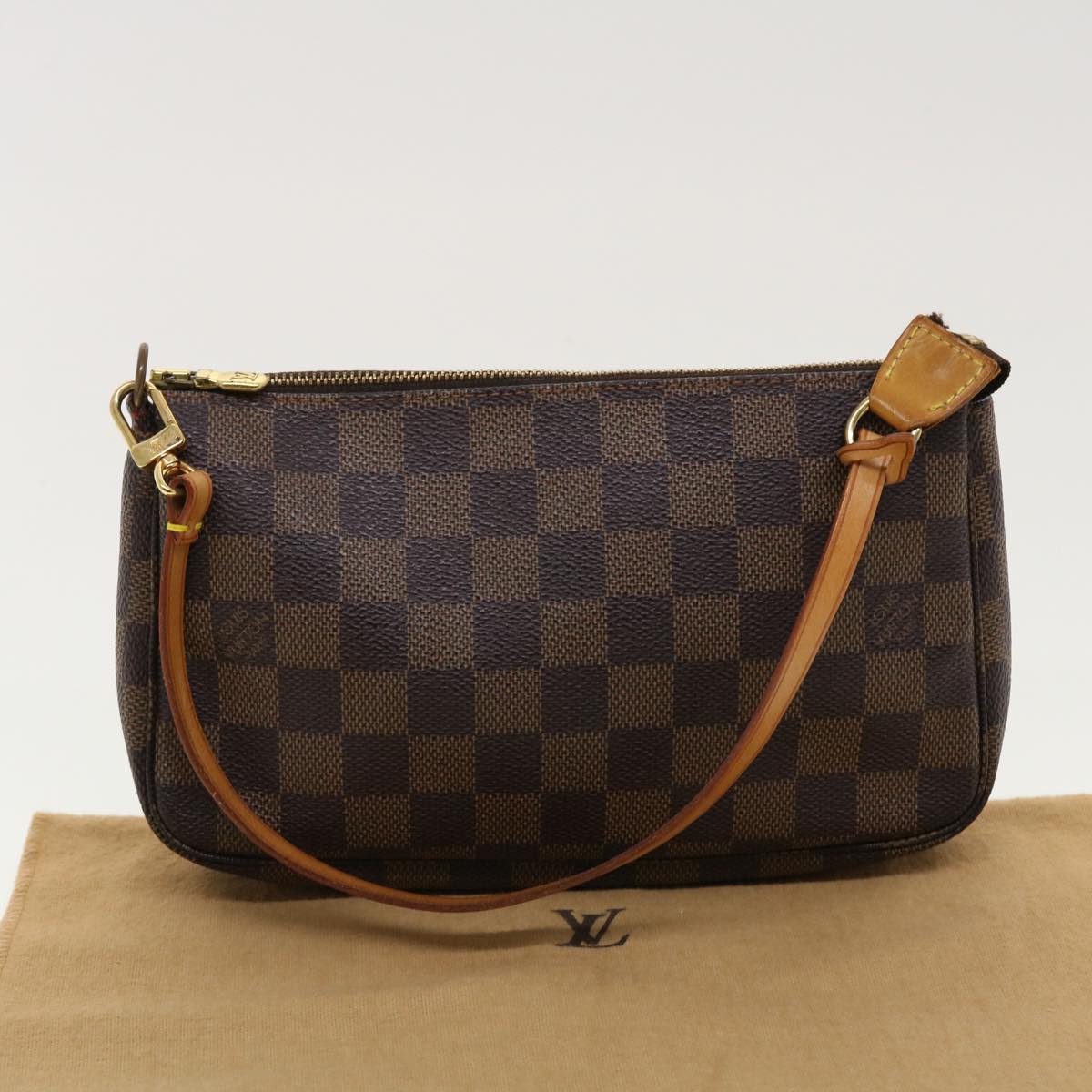 Louis Vuitton Pochette Accessoire Clutch