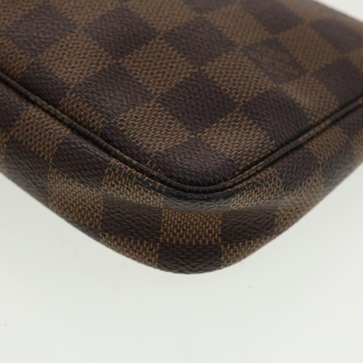 Louis Vuitton Pochette Accessoire Clutch