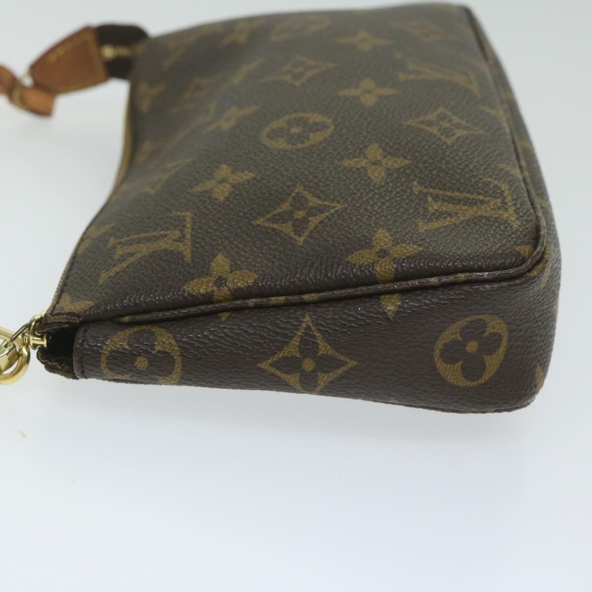 Louis Vuitton Pochette Accessoire Clutch