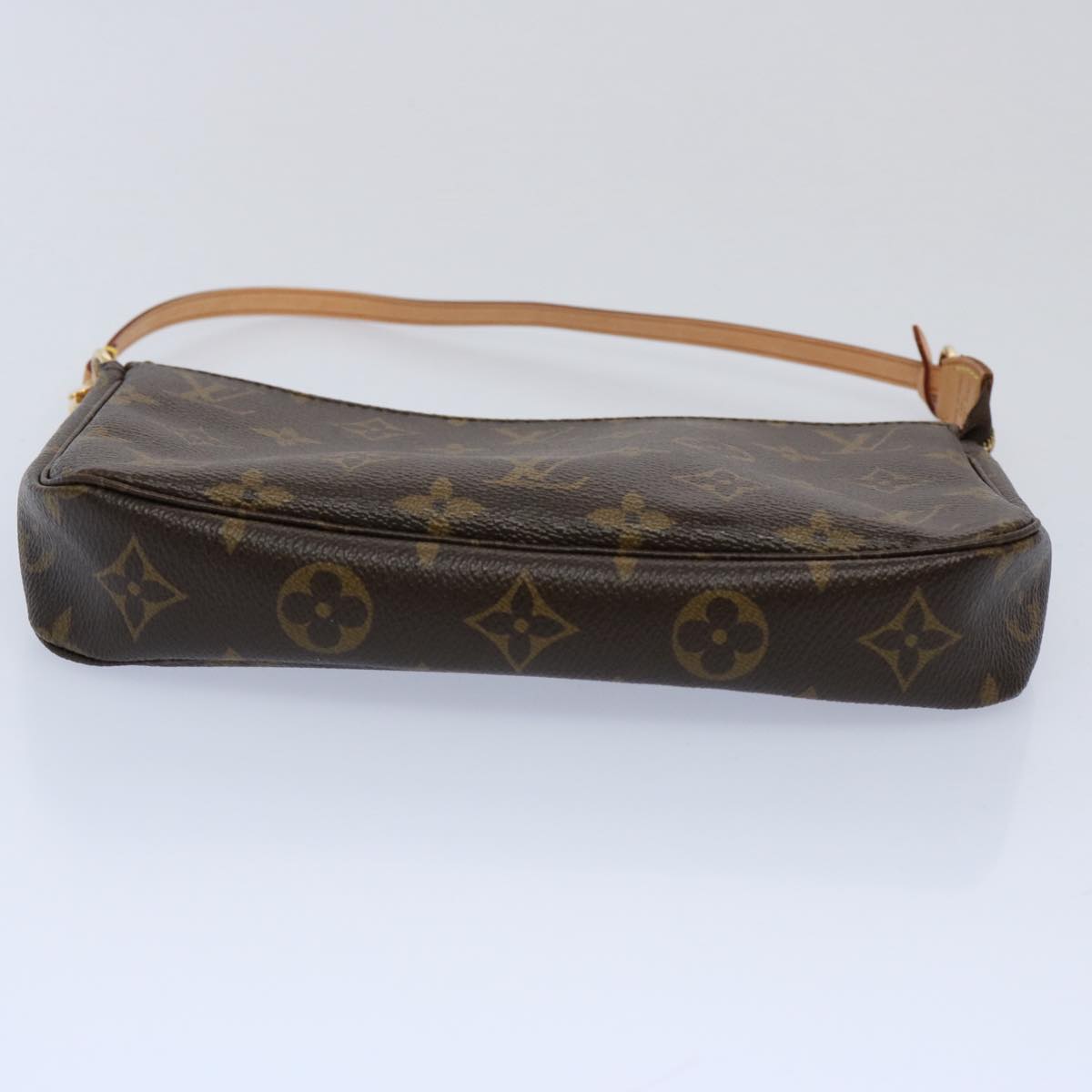 Louis Vuitton Pochette Accessoire Clutch