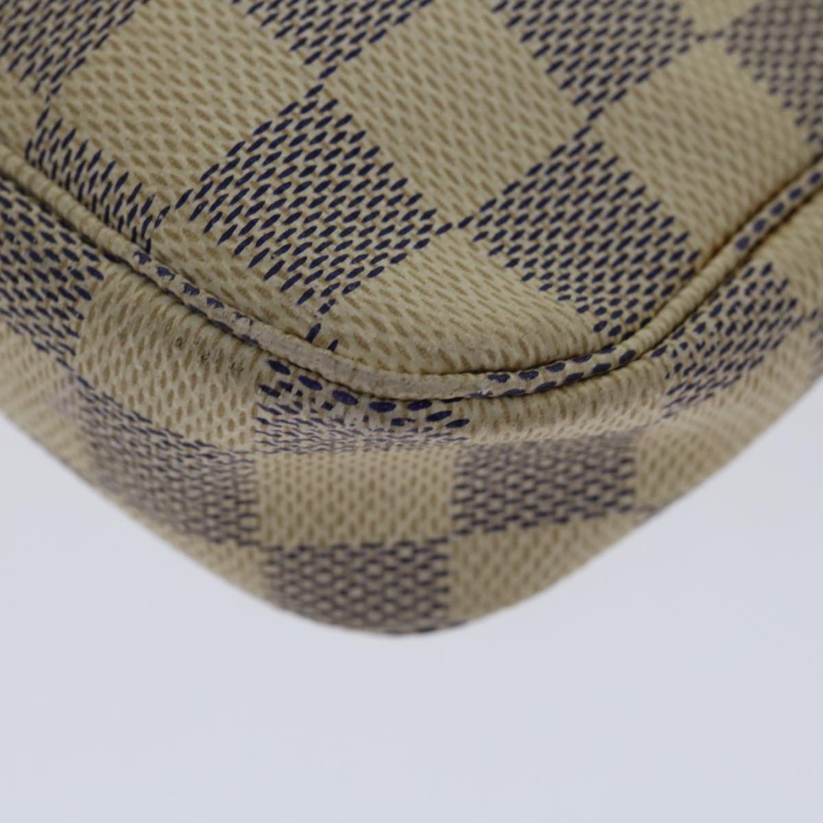 Louis Vuitton Baguette Clutch