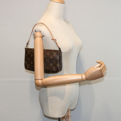 Louis Vuitton Pochette Accessoire Clutch