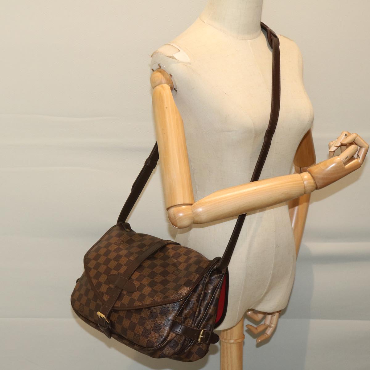 Louis Vuitton Saumur 30 Shoulder Bag