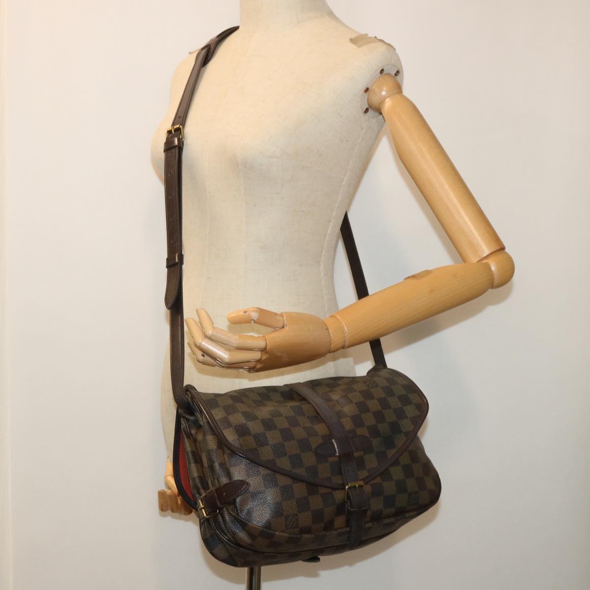 Louis Vuitton Saumur 30 Shoulder Bag