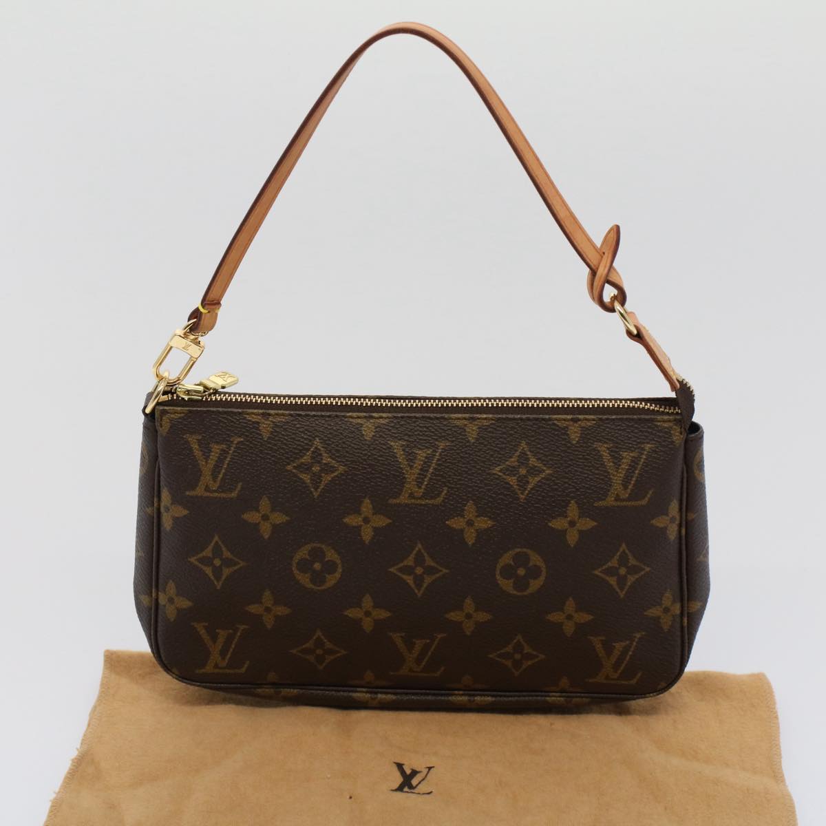 Louis Vuitton Pochette Accessoire Clutch