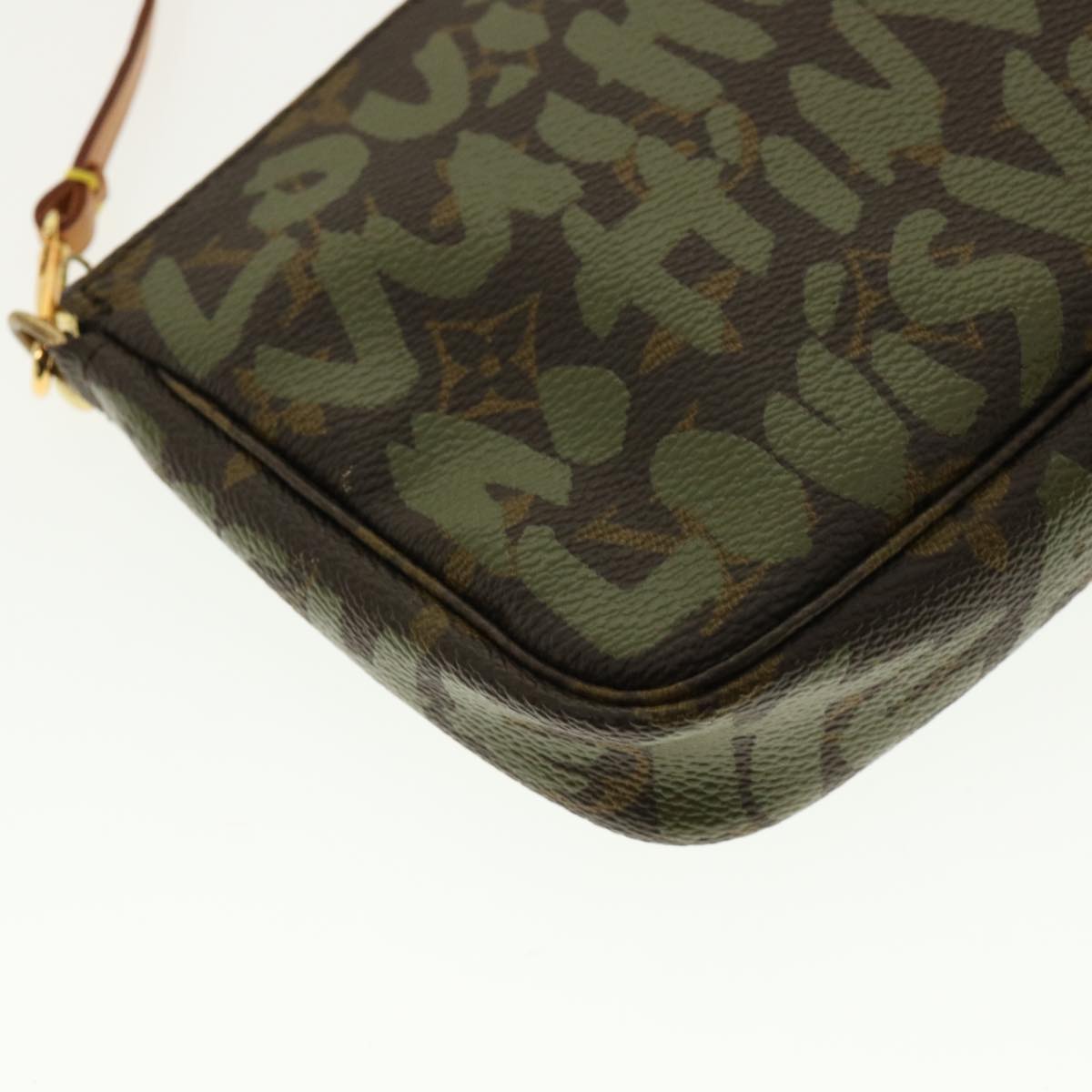 Louis Vuitton Pochette Accessoire Clutch