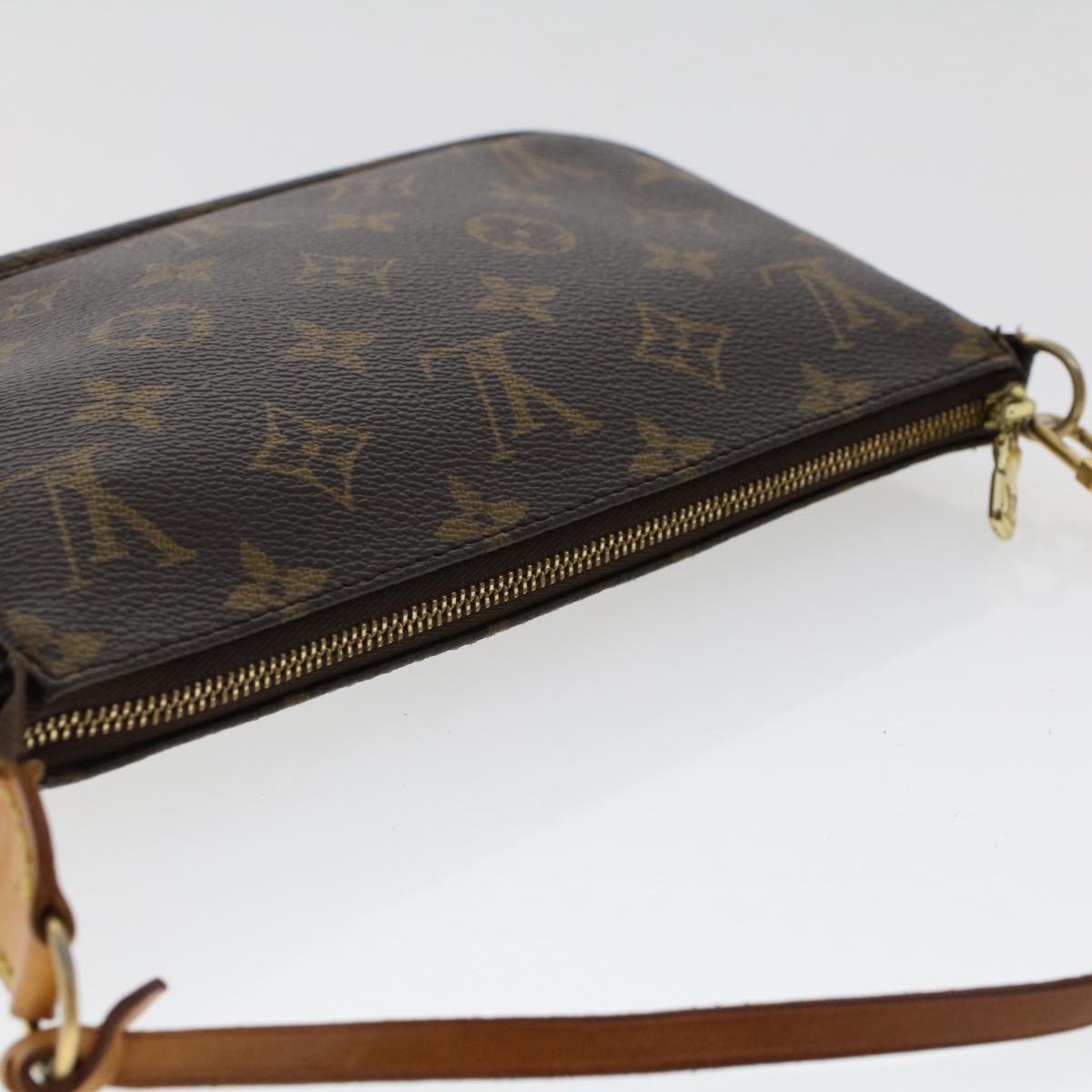 Louis Vuitton Pochette Accessoire Clutch