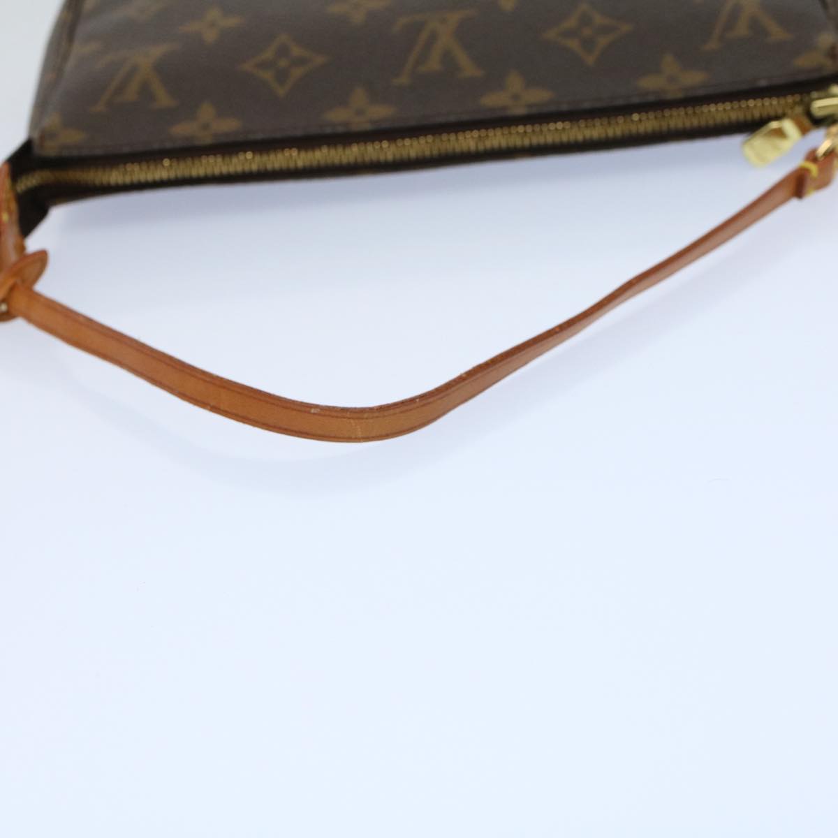 Louis Vuitton Pochette Accessoire Clutch