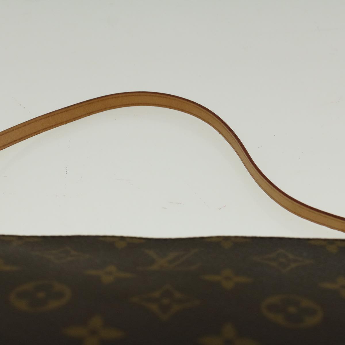 Louis Vuitton Pochette Accessoire Clutch