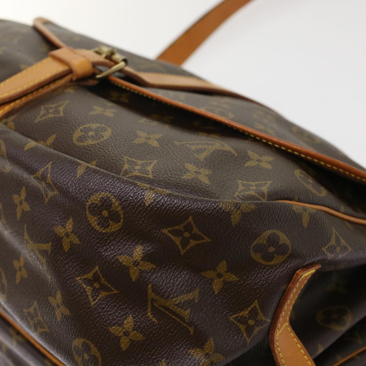 Louis Vuitton Saumur 35 Shoulder Bag