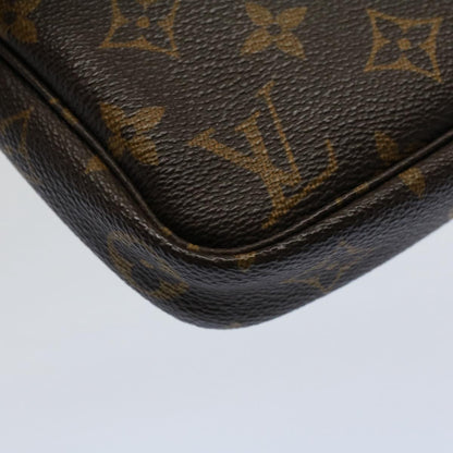 Louis Vuitton Pochette Accessoire Clutch