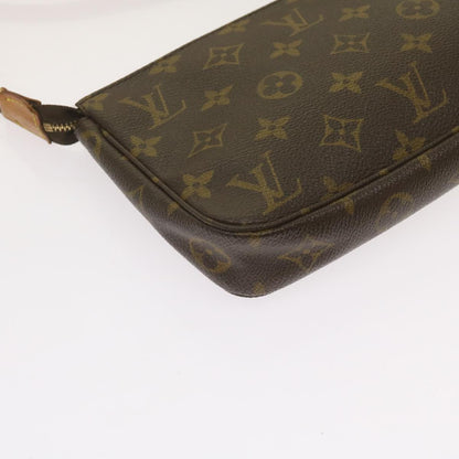 Louis Vuitton Pochette Accessoire Clutch