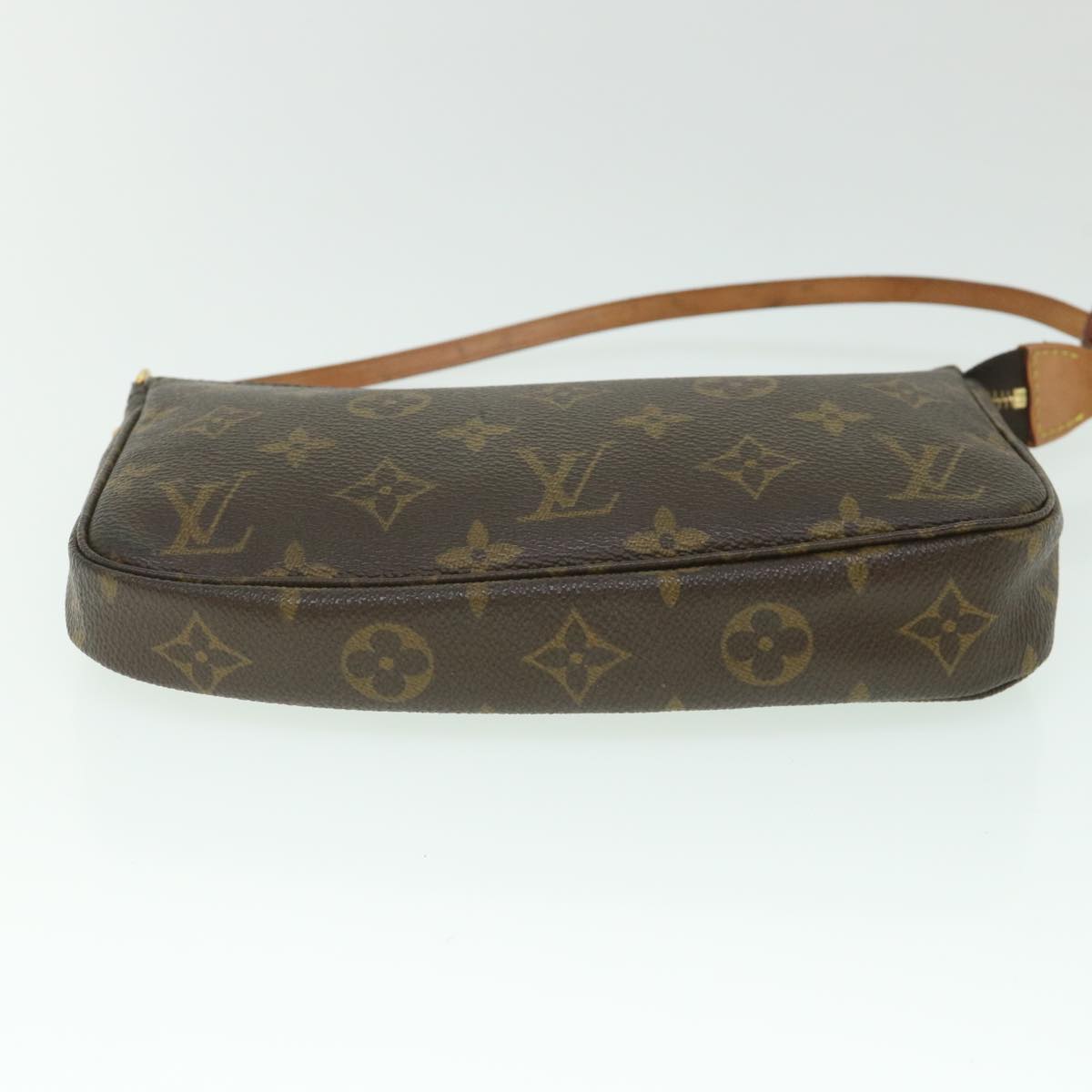 Louis Vuitton Pochette Accessoire Clutch