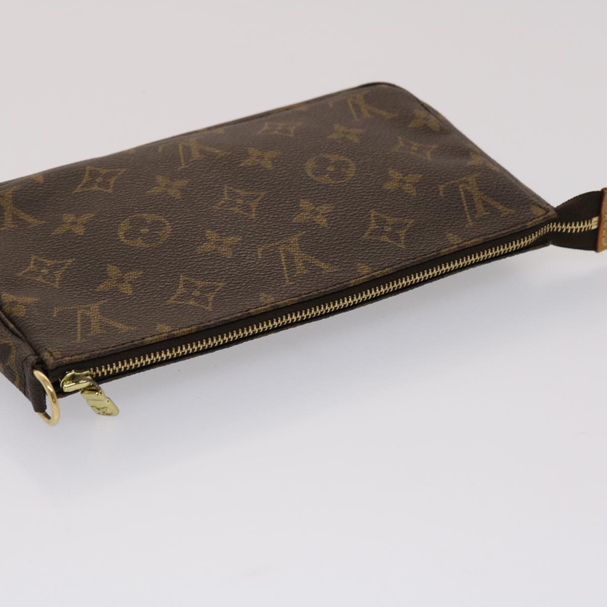 Louis Vuitton Pochette Accessoire Clutch