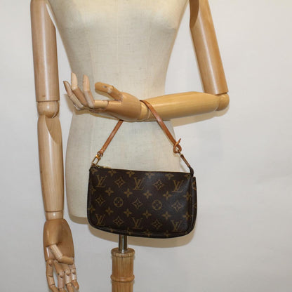 Louis Vuitton Pochette Accessoire Clutch