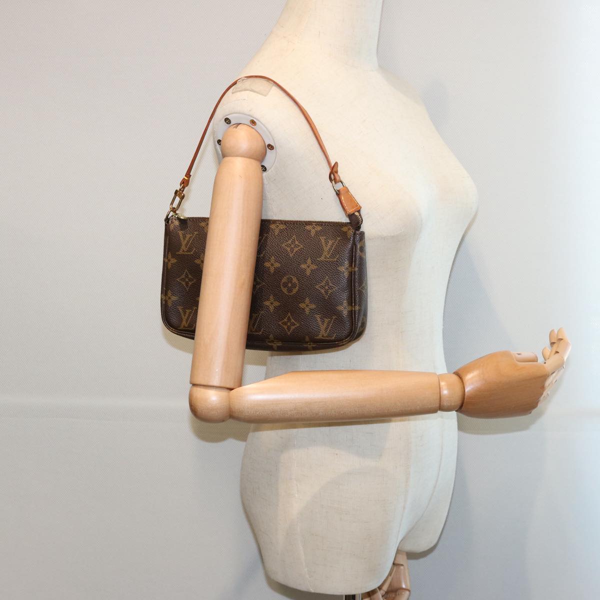 Louis Vuitton Pochette accessoires Clutch