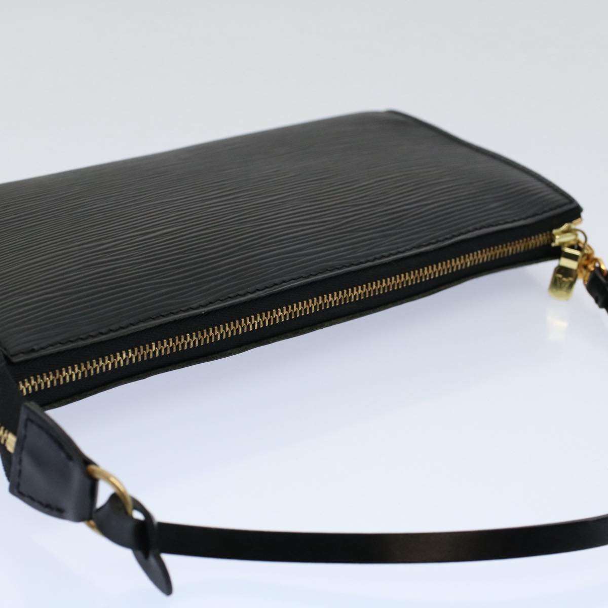 Louis Vuitton Pochette Accessoire Clutch