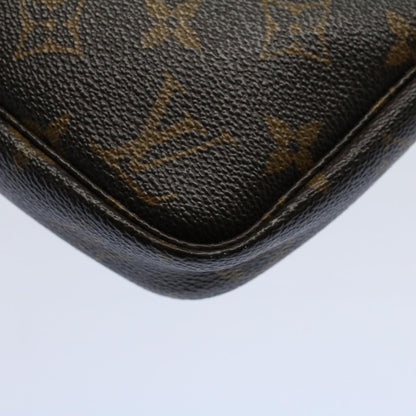 Louis Vuitton Pochette Accessoire Clutch