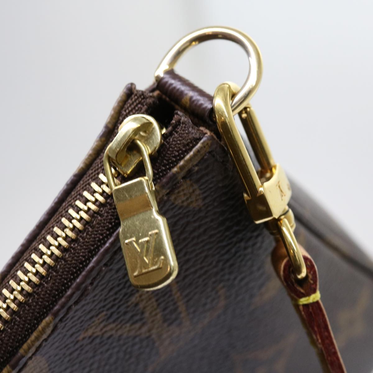 Louis Vuitton Pochette accessoires Clutch