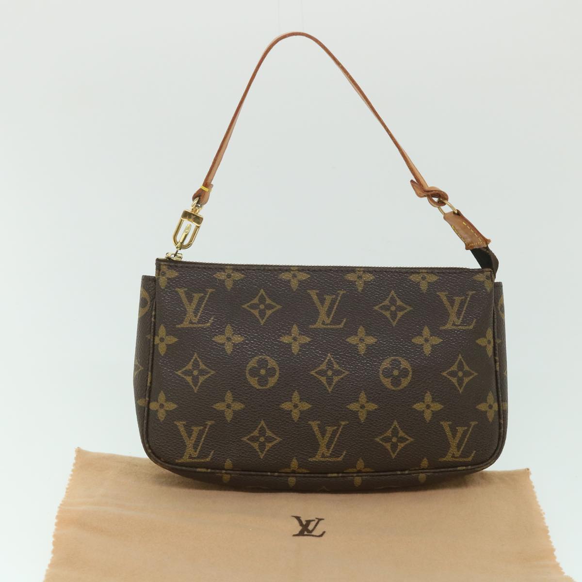 Louis Vuitton Pochette Accessoire Clutch