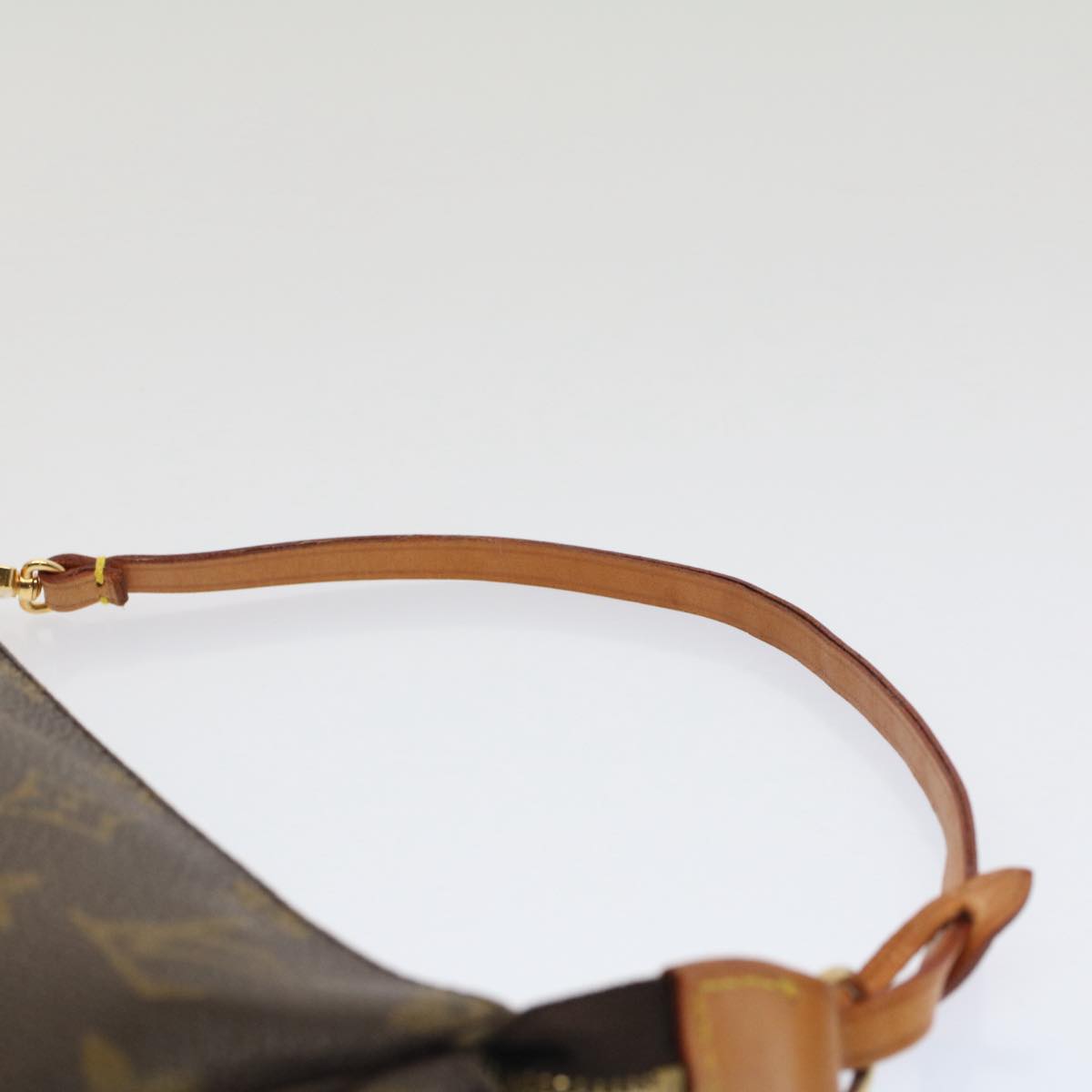 Louis Vuitton Pochette Accessoire Clutch