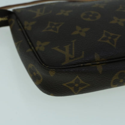 Louis Vuitton Pochette Accessoire Clutch