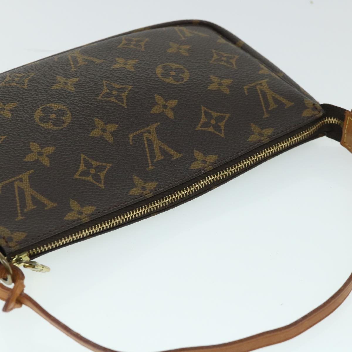 Louis Vuitton Pochette Accessoire Clutch