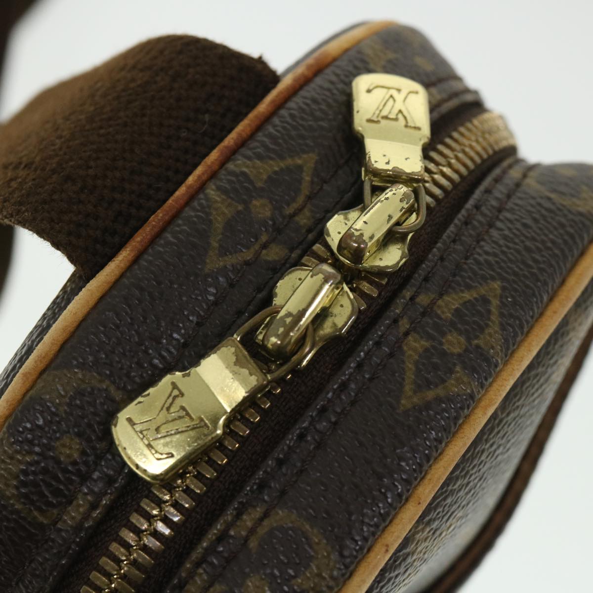 Louis Vuitton Pochette gange Shoulder Bag