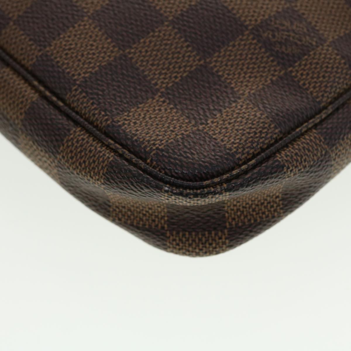 Louis Vuitton Pochette Accessoire Clutch