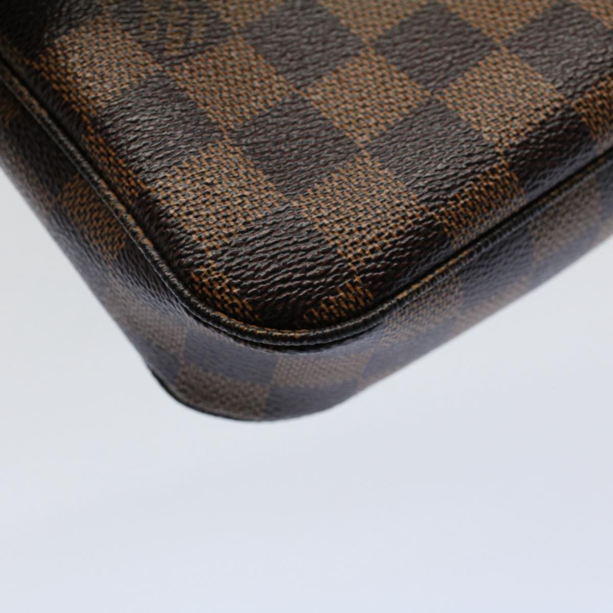 Louis Vuitton Pochette Accessoire Clutch