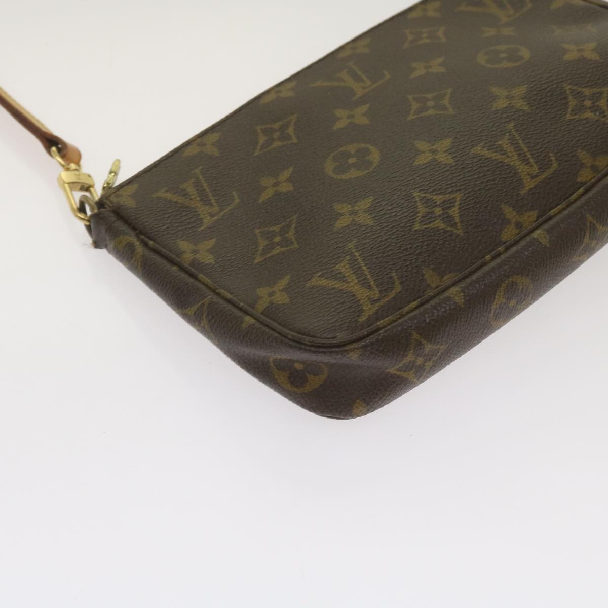 Louis Vuitton Pochette Accessoire Clutch