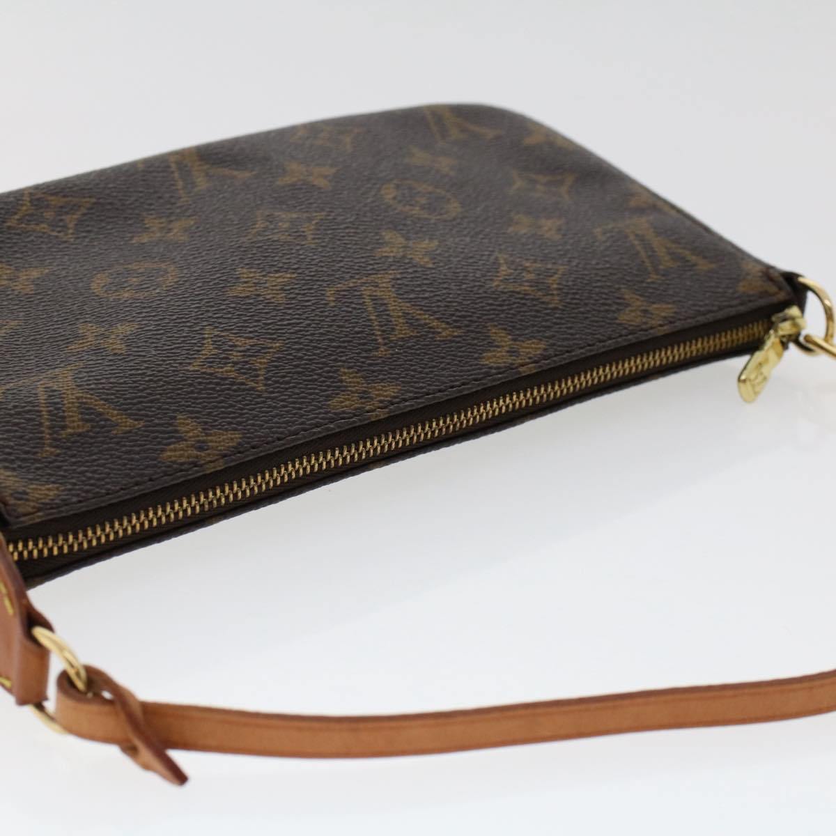 Louis Vuitton Pochette Accessoire Clutch