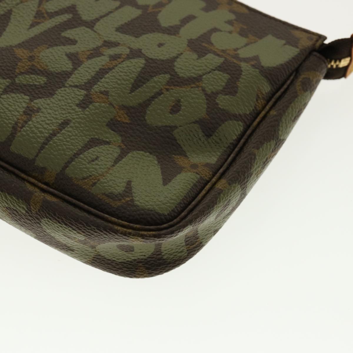 Louis Vuitton Pochette Accessoire Clutch