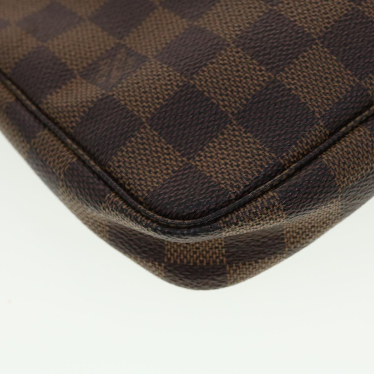 Louis Vuitton Pochette Accessoire Clutch