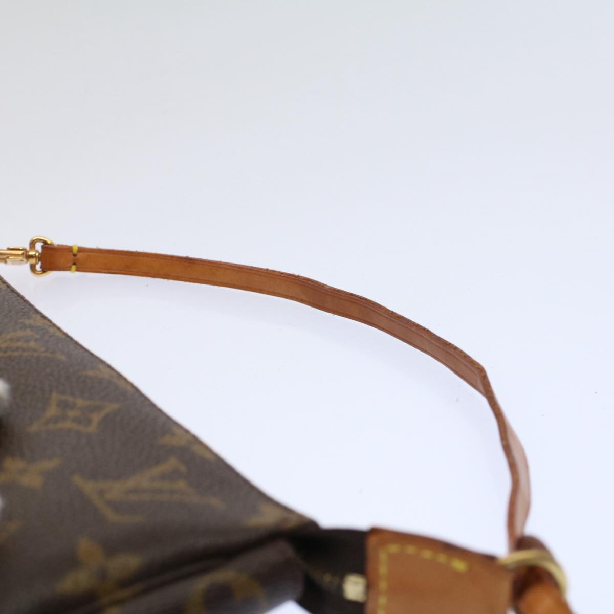 Louis Vuitton Pochette Accessoire Clutch