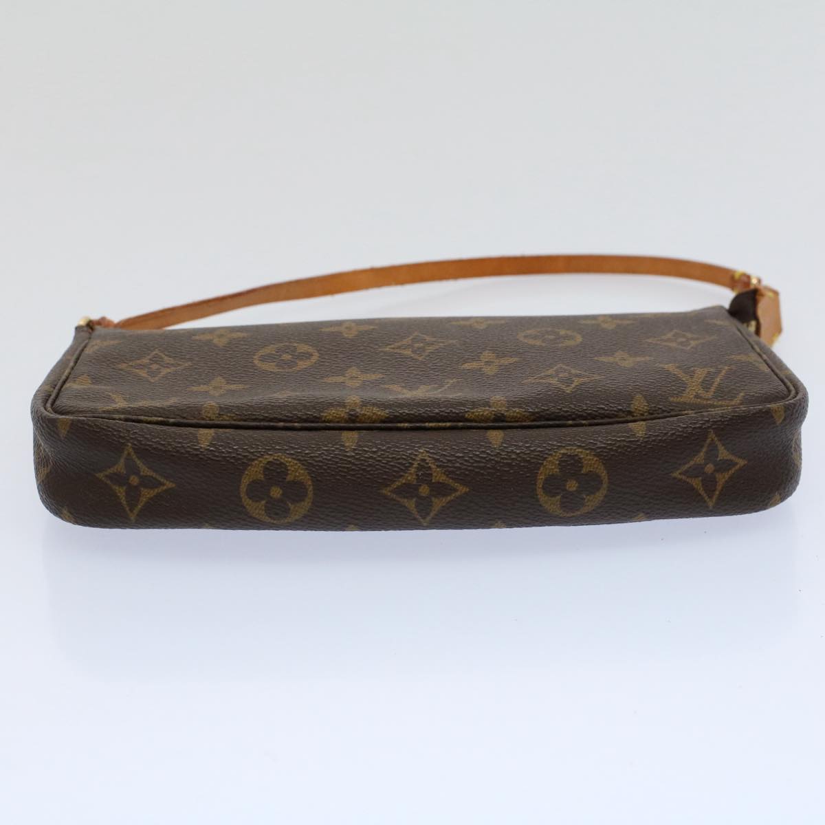 Louis Vuitton Pochette Accessoire Clutch